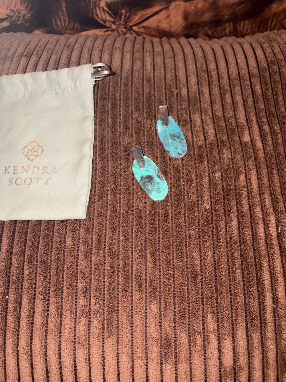 Kendra Scott irredecent earrings - Picture 2 of 8